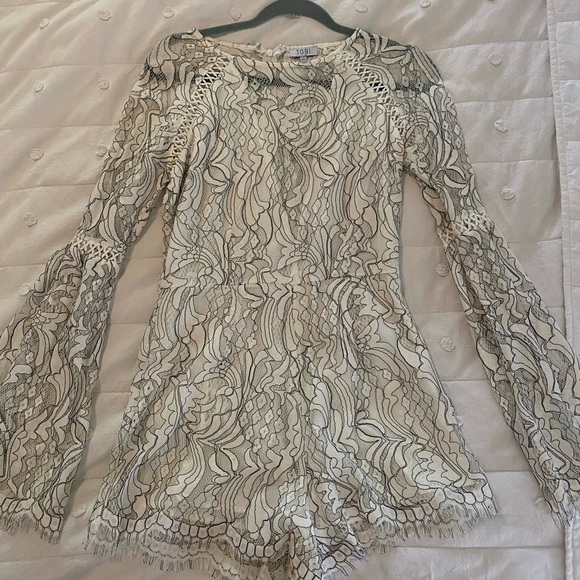 Black and white lace romper - Picture 2 of 5